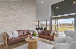 4 Bedroom Cozy Home In Hadsund