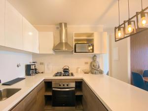 Designer apt - Downtown Miraflores wparking!
