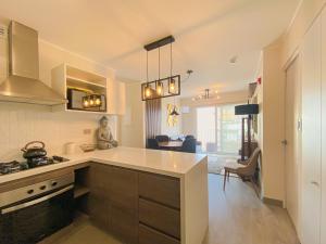 Designer apt - Downtown Miraflores wparking!