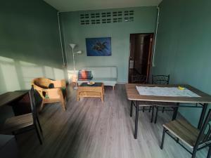 Flower Apartment on the beach