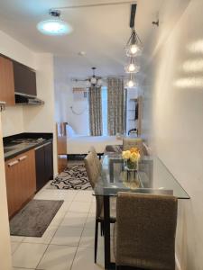 NORTHPOINT CONDO Free Airport Pick Up for 3 nights stay or more