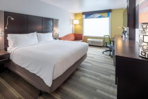 Standard King Room room in Holiday Inn Express Cruise Airport an IHG Hotel