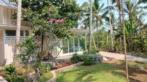 Double Decker Container Cabin at Umah Chronosphere Bali