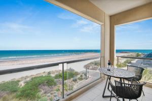 Belle Escapes - Beachfront Balcony Glenelg