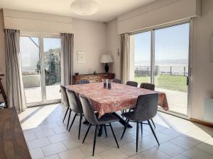 Maisons de vacances Villa avec jardin et acces direct plage, terrasse, 5 chambres, 2 salles d'eau, wifi, parking - FR-1-361-132 : photos des chambres