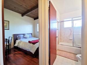 Cozy 2Br 1Bath Home w Parking near El Cerrito and University of Berkeley