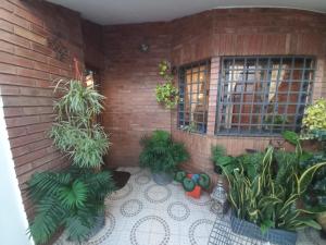 Departamento interno con dos camas individuales