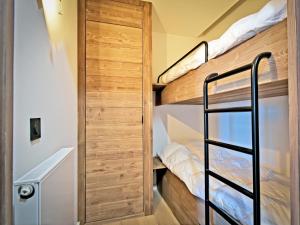 Spacieux appartement avec terrasse à 2 min des pistes, parking couvert et conciergerie - FR-1-613-98