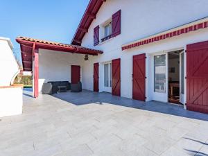 Villas Maison de caractere a Briscous: 4 chambres, jardin, proche Bayonne et plages, ideal famille et randonnees - FR-1-3-603 : photos des chambres