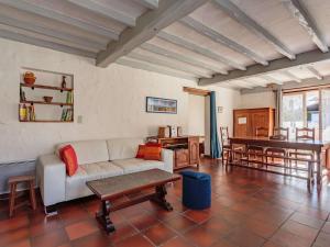 Villas Maison de caractere a Briscous: 4 chambres, jardin, proche Bayonne et plages, ideal famille et randonnees - FR-1-3-603 : photos des chambres