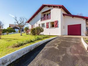 Villas Maison de caractere a Briscous: 4 chambres, jardin, proche Bayonne et plages, ideal famille et randonnees - FR-1-3-603 : photos des chambres