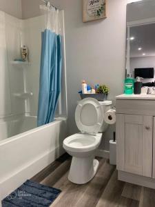 Guest Suite in Regina - Queen Bed