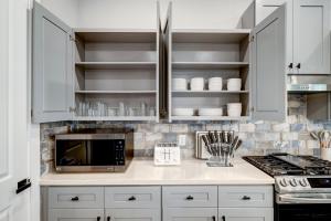 Heights Luxury Home Stunning 4BR