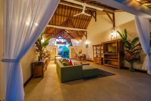 Luxury 3BR Infinity Jungle View Aashaya Villa Ubud
