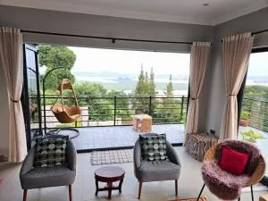 Ripple House on the Bay, hill top villa with views - Kisubi