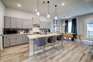 Hip Heights Home, 4bd, Location