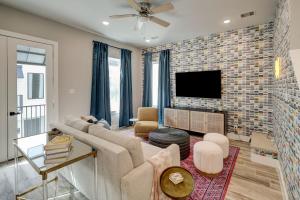 Hip Heights Home, 4bd, Location