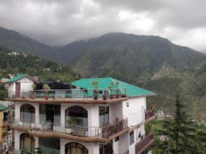 Photo of Auspicious Him 