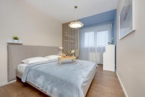 Blue Apartment Słowackiego with Balcony and Parking in Gdańsk by Renters