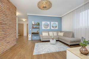 Blue Apartment Słowackiego with Balcony and Parking in Gdańsk by Renters