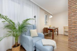 Blue Apartment Słowackiego with Balcony and Parking in Gdańsk by Renters