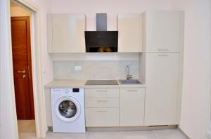 Bright white flat in the heart of Bibione