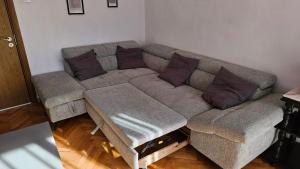 Urban Comfort 1BR near South Park with Balcony