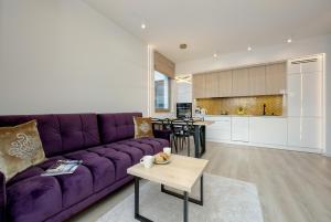 Mokotów Stylish Apartment with Parking & Balcony by Renters Prestige