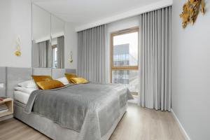 Mokotów Stylish Apartment with Parking & Balcony by Renters Prestige