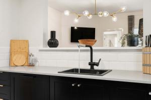 Boutique Apartment With Private Roof Terrace