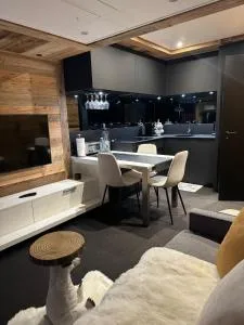 TIGNES - VAL D'ISERE - SKI au PIED - Тінь