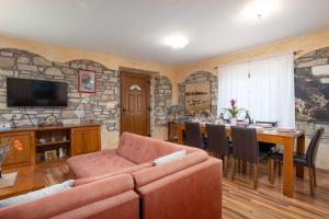 Rosello 2 by Briskva