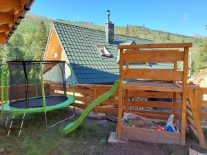 Štýlový Zrub Martina B s pieckou a kúpacou kaďou!