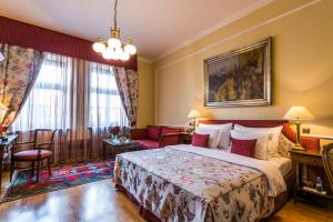 Deluxe Double Room room in Golden Well