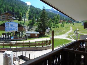 Charmant studio rénové, proche télécabine, balcon sud, animaux acceptés, draps inclus, casier à ski - FR-1-561-52