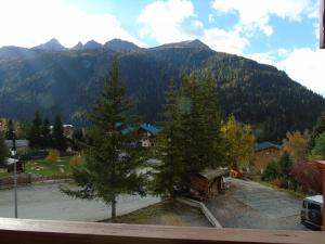 Studio rénové à Valfréjus, 4 pers, proche des pistes, balcon sud, cuisine équipée, draps inclus - FR-1-561-100