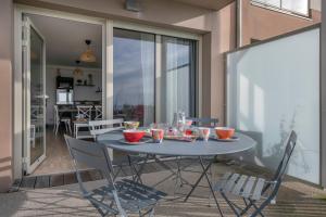 Appartements Appartement pour 4 face mer plage + piscine : photos des chambres