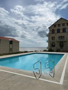 Appartements Appartement pour 4 face mer plage + piscine : photos des chambres