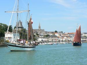 Appartements Appartement pour 4 face mer plage + piscine : photos des chambres