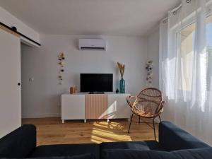 Dark blue Appartement 2 chambres climatisation parking 900m des remparts