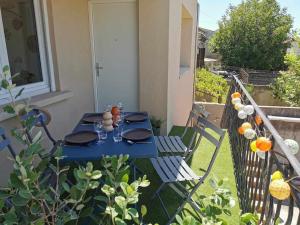 Dark blue Appartement 2 chambres climatisation parking 900m des remparts