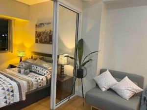 Cool 1BR Acqua Livingstone w/ Netflix, Pool & Gym