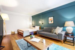 Smart Midtown E Studio w Doorman Gym NYC-203