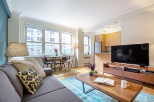 Smart Midtown E Studio w Doorman Gym NYC-203