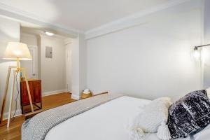 Smart Midtown E Studio w Doorman Gym NYC-203