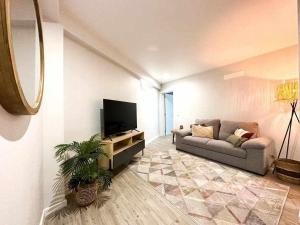 Pena Apartments - A by MTH