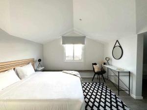 Pena Apartments - C by Mth