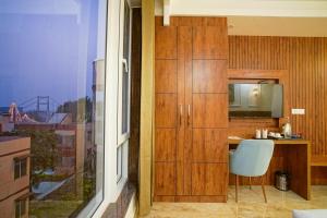 Hotel Nirvana Bliss, Behind Parmarth Niketan