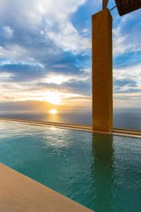 Seafront Ravdoucha Epavlis Athina Villa - Pool, Gym, Sauna, Private Parking, WiFi