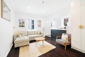 2 bedroom apartment in trendy Potts Point